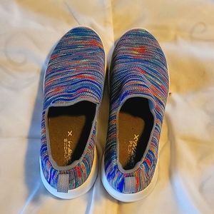 Sketches gowalk size 6